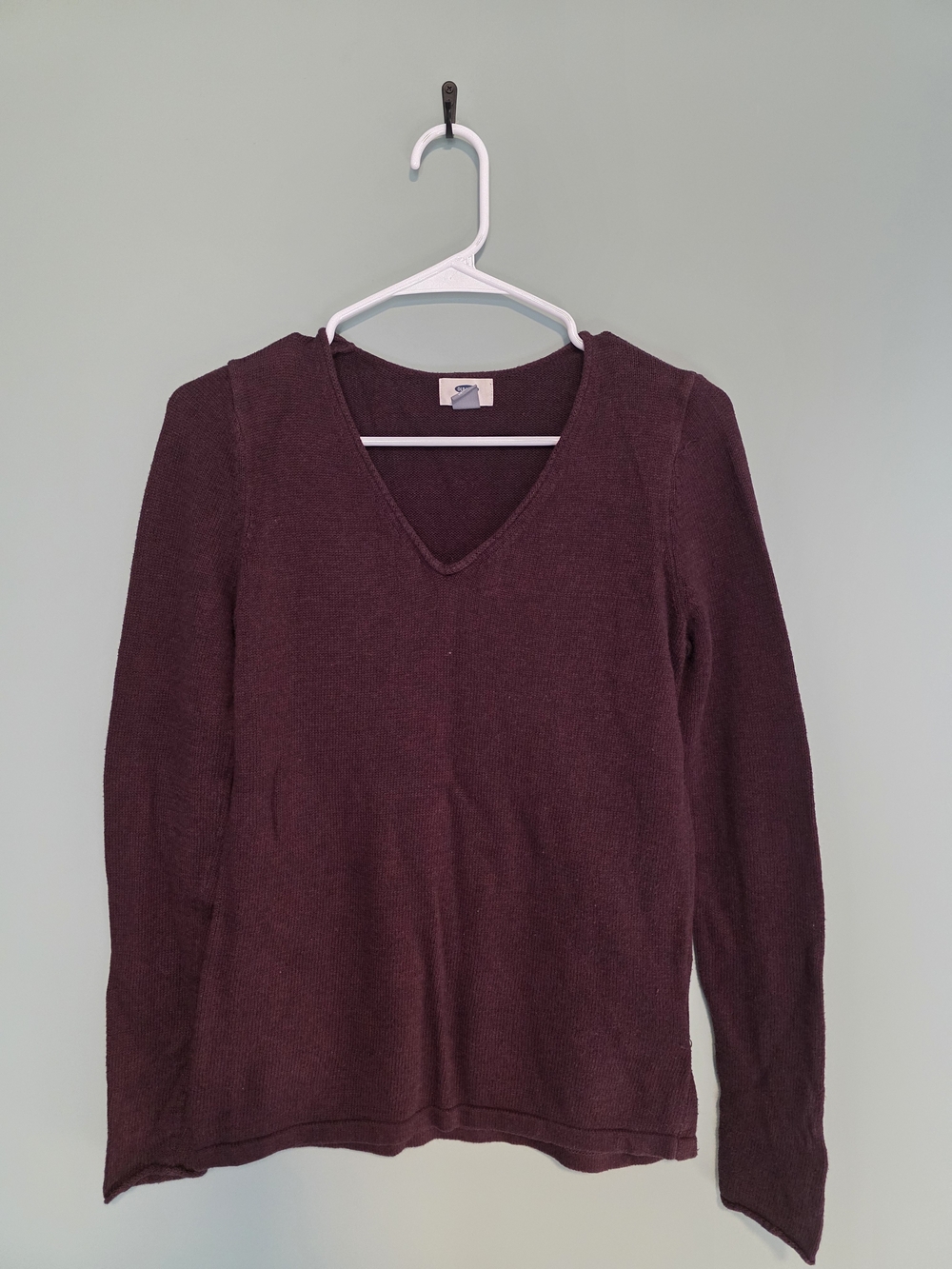 Old Navy Women's Plum V-Neck Long Sleeve Top